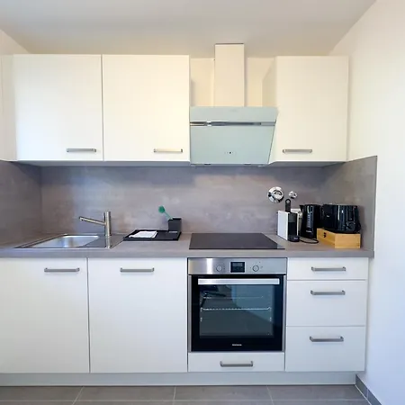 Appartement Mit Terrasse & Parkplatz In - Skyrise *