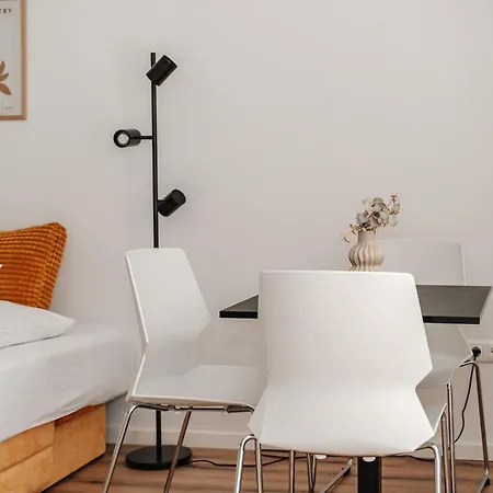 Apartment Mit Terrasse & Parkplatz In - Skyrise