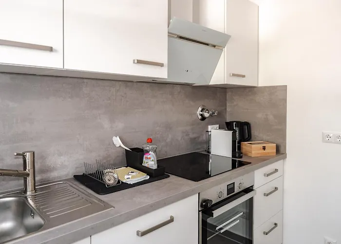 Mit Terrasse & Parkplatz In - Skyrise Apartment *